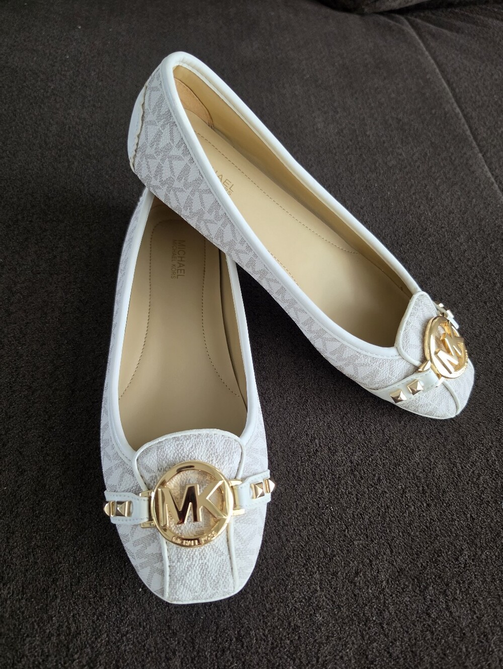 Michael Kors Fulton Moccasin Ballet Flats Vanilla Logo Studded Size 8 Excellent